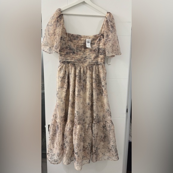 Abercrombie & Fitch Dresses & Skirts - Abercrombie & Fitch Floral Cream Midi Dress